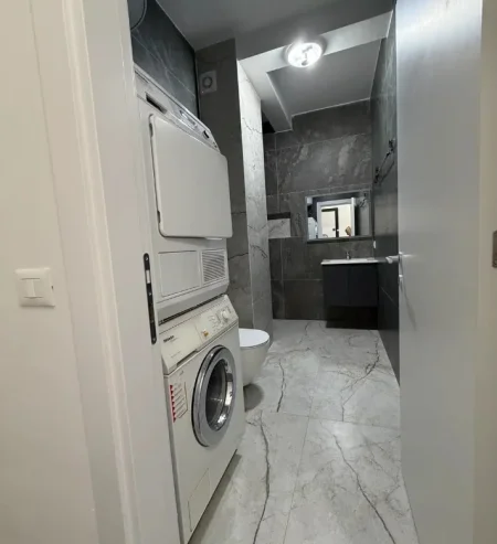 Tirane, jepet me qera apartament 1+1 Kati 7, 65 m² 600 € (Don Bosko)