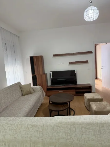 Tirane, jepet me qera apartament 1+1 Kati 7, 65 m² 600 € (Don Bosko)