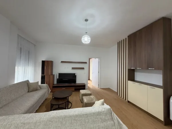 Tirane, jepet me qera apartament 1+1 Kati 7, 65 m² 600 € (Don Bosko)