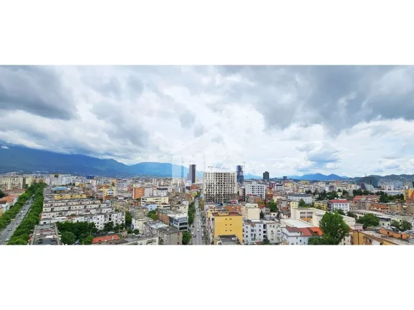 Tirane, jepet me qera apartament 2+1 Kati 13, 110 m² 750 € (PËRBALLE “RING CENTER”, SHESHI “RILINDJA”)