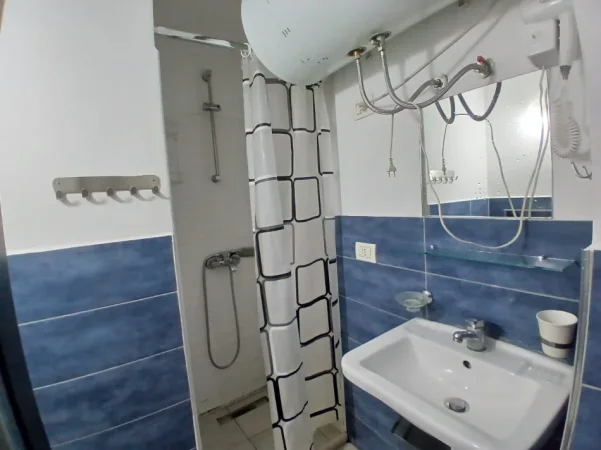 Tirane, jepet me qera apartament 1+1 Kati 2, 45 m² 450 € (RRUGA E DURRESIT)