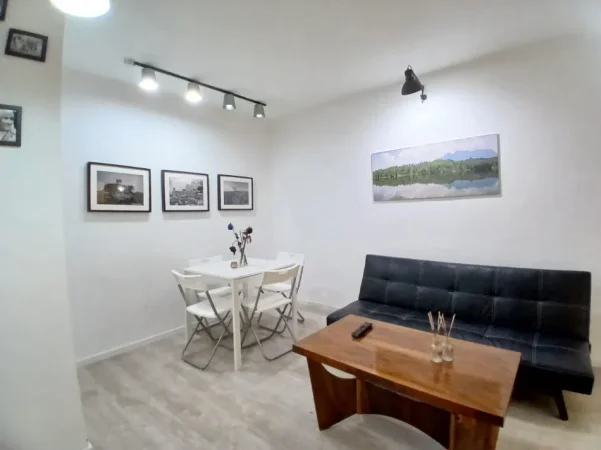 Tirane, jepet me qera apartament 1+1 Kati 2, 45 m² 450 € (RRUGA E DURRESIT)