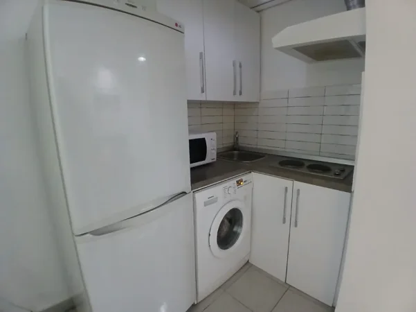 Tirane, jepet me qera apartament 1+1 Kati 2, 45 m² 450 € (RRUGA E DURRESIT)
