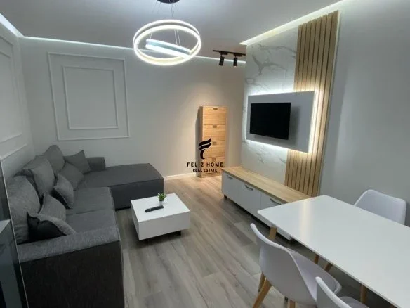 Tirane, jepet me qera apartament 1+1 Kati 6, 70 m² 500 € (KOMUNA E PARISIT)