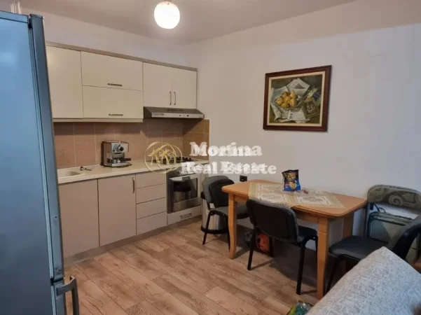 Tirane, jepet me qera shtepi 1+1 Kati 1, 55 m² 380 € (Shkolla e Bashkuar)