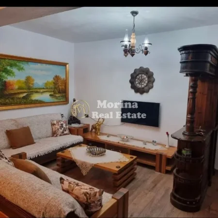 Tirane, jepet me qera shtepi 1+1 Kati 1, 55 m² 380 € (Shkolla e Bashkuar)