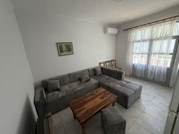 Tirane, jepet me qera apartament 2+1+Ballkon Kati 4, 64 m² 650 € 
