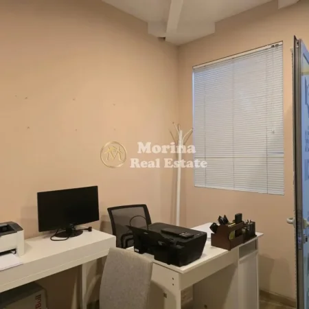Tirane, jepet me qera ambjent biznesi Kati 2, 15 m² 300 € (Rruga Sami Frasheri)