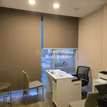 Tirane, jepet me qera ambjent biznesi Kati 2, 15 m² 300 € (Rruga Sami Frasheri)
