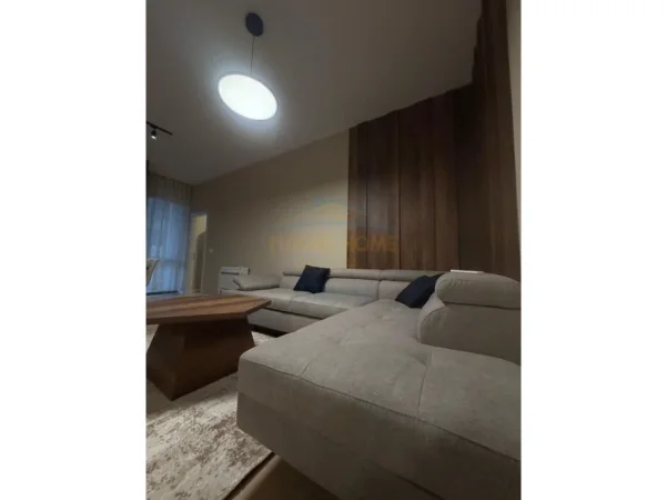 Tirane, jepet me qera apartament 2+1 Kati 1, 134 m² 1.500 € (GREEN VALLEY)
