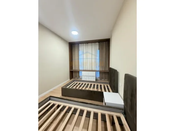 Tirane, jepet me qera apartament 2+1 Kati 1, 134 m² 1.500 € (GREEN VALLEY)