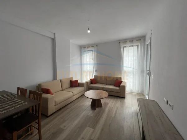 Tirane, jepet me qera apartament 2+1 Kati 7, 100 m² 470 € (UNIVERS CITY)