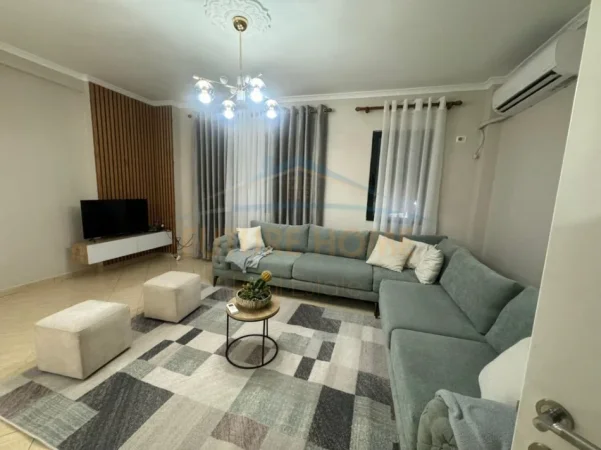 Tirane, jepet me qera apartament 2+1 Kati 2, 114 m² 600 € (Restorant Fresku)
