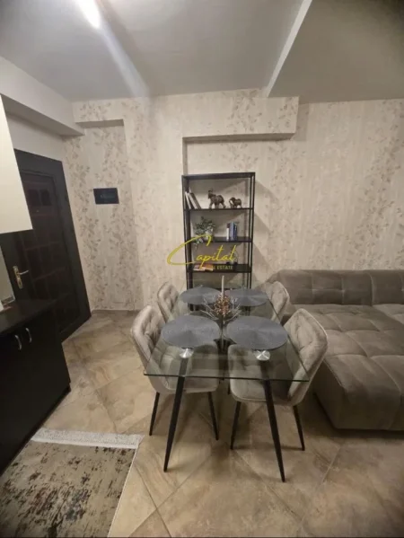 Tirane, jepet me qera apartament 1+1 Kati 7, 75 m² 650 € (RRUGA E BARRIKADAVE)