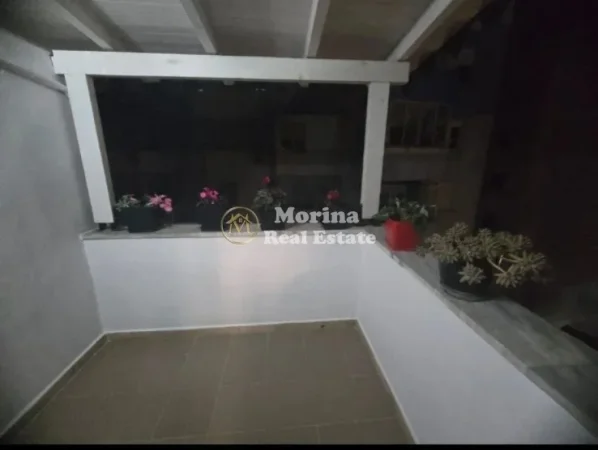 Tirane, jepet me qera apartament 1+1 Kati 7, 75 m² 650 € (Rruga Barrikadave)