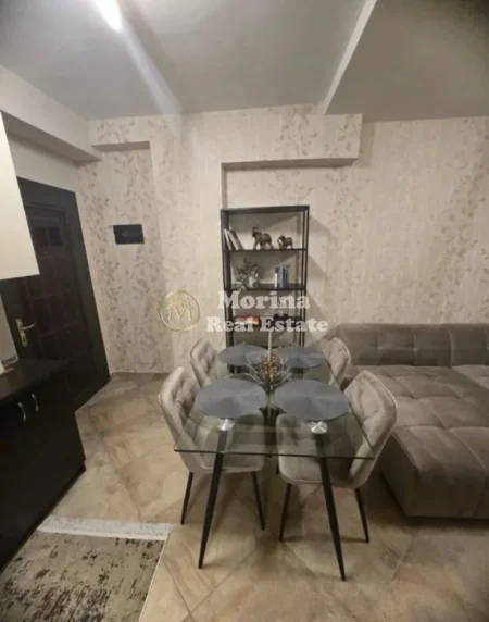 Tirane, jepet me qera apartament 1+1 Kati 7, 75 m² 650 € (Rruga Barrikadave)
