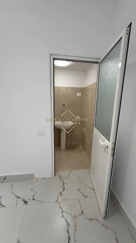 Tirane, jepet me qera Kati 0, 39 m² 900 € 