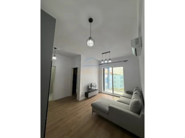 Tirane, jepet me qera apartament 1+1 Kati 2, 60 m² 420 € (OXA)