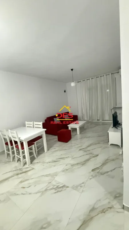 Vlore, jepet me qera apartament 1+1+Ballkon Kati 1, 70 m² 400 € (Rruga Çamëria)