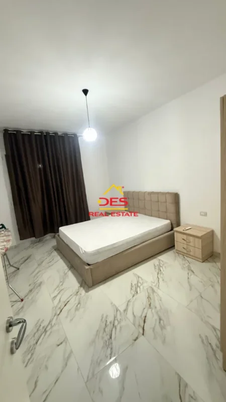 Vlore, jepet me qera apartament 1+1+Ballkon Kati 1, 70 m² 400 € (Rruga Çamëria)