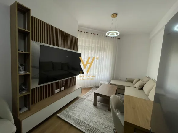 Tirane, jepet me qera apartament 1+1+Ballkon Kati 3, 55 m² 470 € (ALI DEMI)