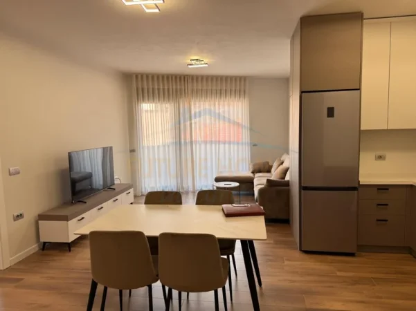 Tirane, jepet me qera apartament 2+1+2+Post Parkimi, Kati 2, 89 m² 950 € (Rruga e Elbasanit)