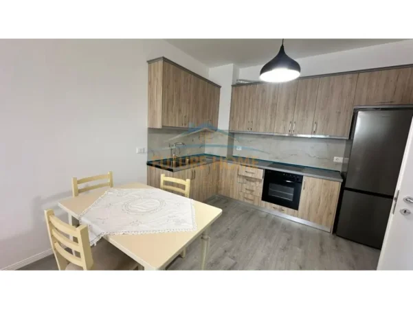 Tirane, jepet me qera apartament 2+1 Kati 3, 94 m² 650 € (ISH DOGANA)