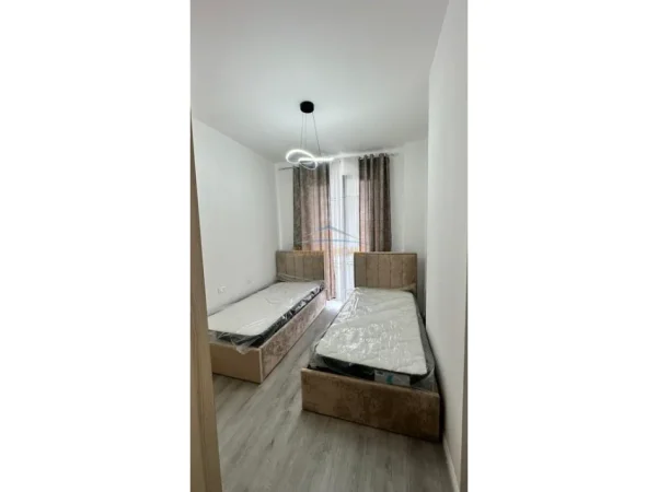 Tirane, jepet me qera apartament 2+1 Kati 3, 94 m² 650 € (ISH DOGANA)