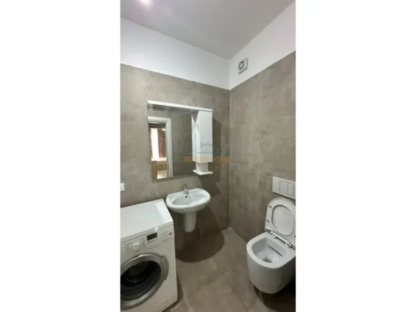 Tirane, jepet me qera apartament 2+1 Kati 3, 94 m² 650 € (ISH DOGANA)
