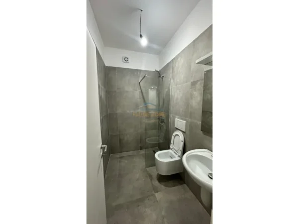 Tirane, jepet me qera apartament 2+1 Kati 3, 94 m² 650 € (ISH DOGANA)