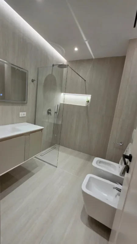 Tirane, jepet me qera ambjent biznesi Kati 2, 112 m² 2.500 € (Stadiumi Air Albania)