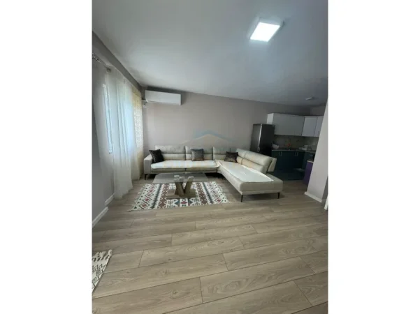 Tirane, jepet me qera apartament 2+1 Kati 4, 105 m² 450 € (Fresk)