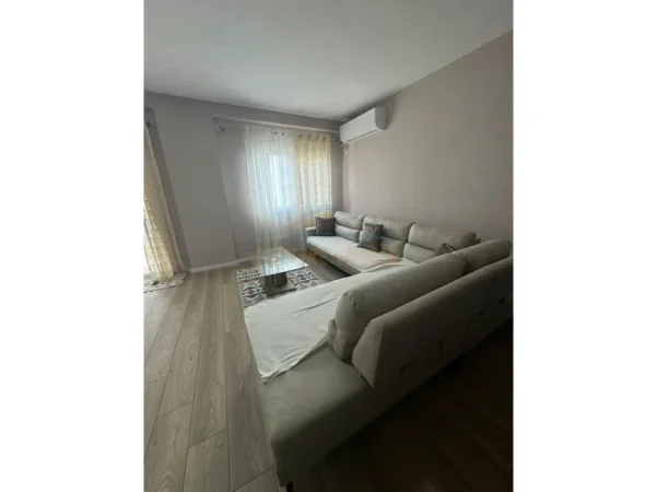 Tirane, jepet me qera apartament 2+1 Kati 4, 105 m² 450 € (Fresk)
