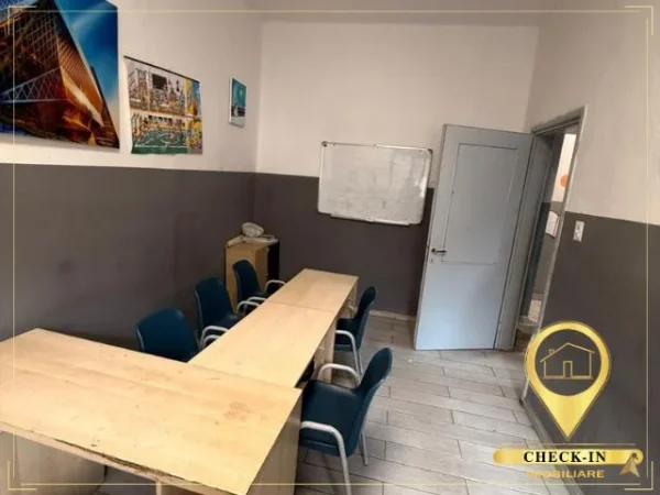 Shqiperi, jepet me qera zyre Kati 3, 100 m² 850 € (Rruga Moskat)