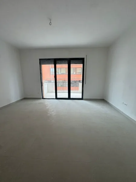 Tirane, jepet me qera apartament 2+1+Aneks+Ballkon Kati 3, 128 m² 850 € 