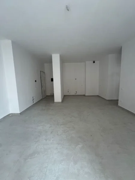 Tirane, jepet me qera apartament 2+1+Aneks+Ballkon Kati 3, 128 m² 850 € 