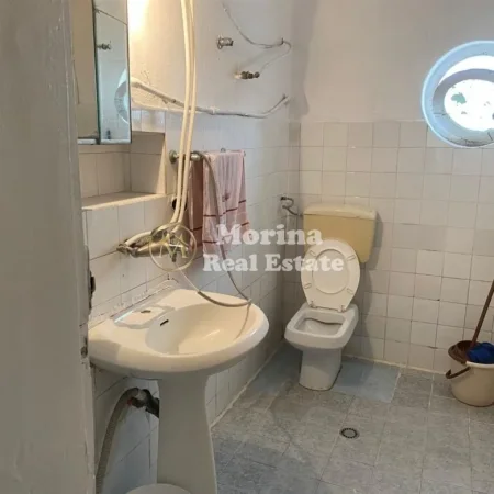 Tirane, jepet me qera shtepi 1+1 Kati 3, 75 m² 450 € (Rruga e Dibres — Medrese)