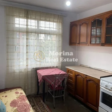 Tirane, jepet me qera shtepi 1+1 Kati 3, 75 m² 450 € (Rruga e Dibres — Medrese)