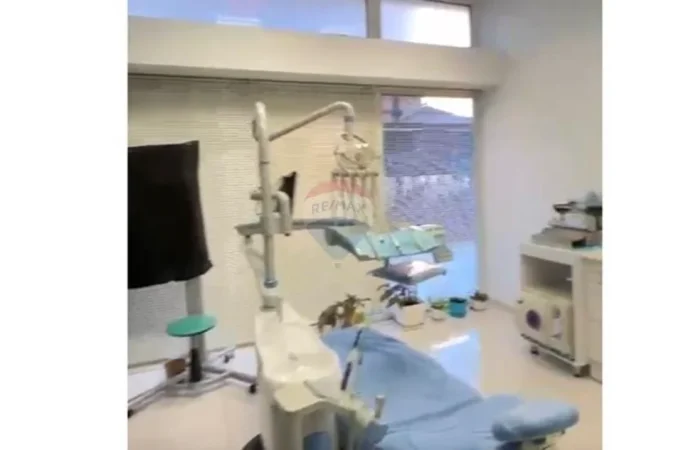 Tirane, jepet me qera dyqan Kati 0, 70 m² 1.100 € (Stacioni i trenit)