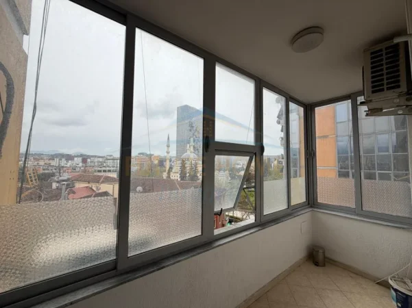 Tirane, jepet me qera apartament Kati 5, 108 m² 950 € (Qender, prane Toptani Shopping Center)