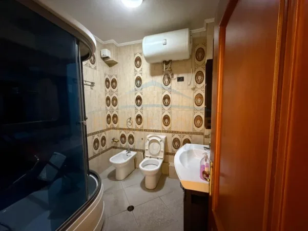 Tirane, jepet me qera apartament Kati 5, 108 m² 950 € (Qender, prane Toptani Shopping Center)