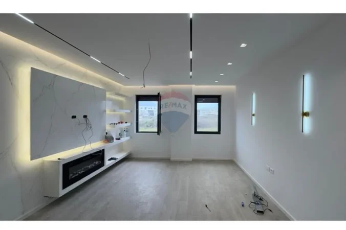 Shqiperi, jepet me qera apartament 2+1+Ballkon Kati 2, 120 m² 1.300 € (Liqeni i thate)