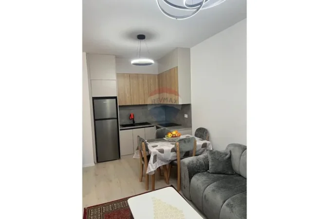 Tirane, jepet me qera apartament 1+1+Ballkon Kati 2, 58 m² 400 € (UNIVERS CITY, QTU)