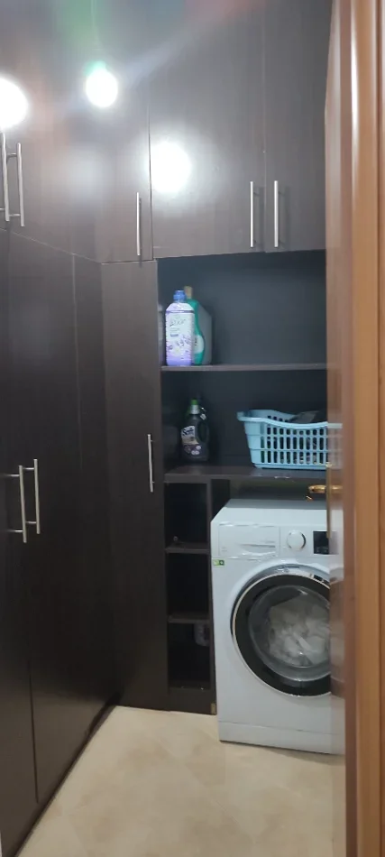 Tirane, jepet me qera apartament 2+1+Ballkon Kati 7, 99 m² 850 € (Rruga e Kavajes, Condor Center)