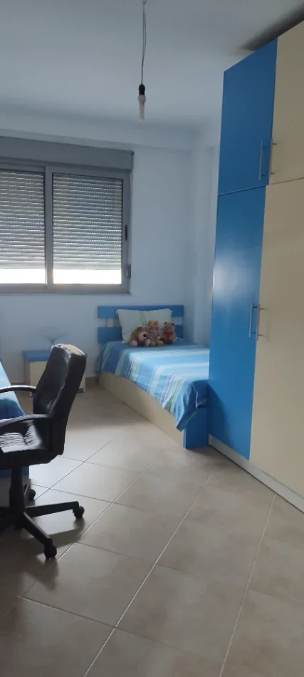 Tirane, jepet me qera apartament 2+1+Ballkon Kati 7, 99 m² 850 € (Rruga e Kavajes, Condor Center)