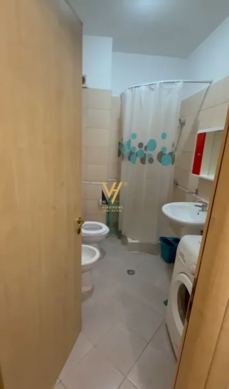 Tirane, jepet me qera apartament 2+1+Ballkon Kati 4, 95 m² 470 € (ASTIR)