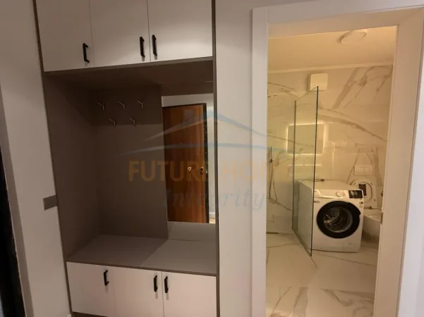 Tirane, jepet me qera apartament 2+1 Kati 2, 89 m² 950 € (Apartament 2+1+2+Post Parkimi, Rruga e Elbasanit, Tiranë.)