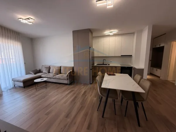Tirane, jepet me qera apartament 2+1 Kati 2, 89 m² 950 € (Apartament 2+1+2+Post Parkimi, Rruga e Elbasanit, Tiranë.)