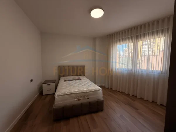 Tirane, jepet me qera apartament 2+1 Kati 2, 89 m² 950 € (Apartament 2+1+2+Post Parkimi, Rruga e Elbasanit, Tiranë.)