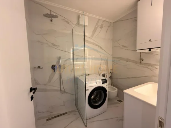 Tirane, jepet me qera apartament 2+1 Kati 2, 89 m² 950 € (Apartament 2+1+2+Post Parkimi, Rruga e Elbasanit, Tiranë.)